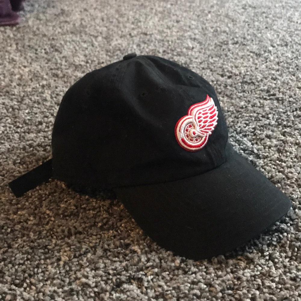 red wings hat